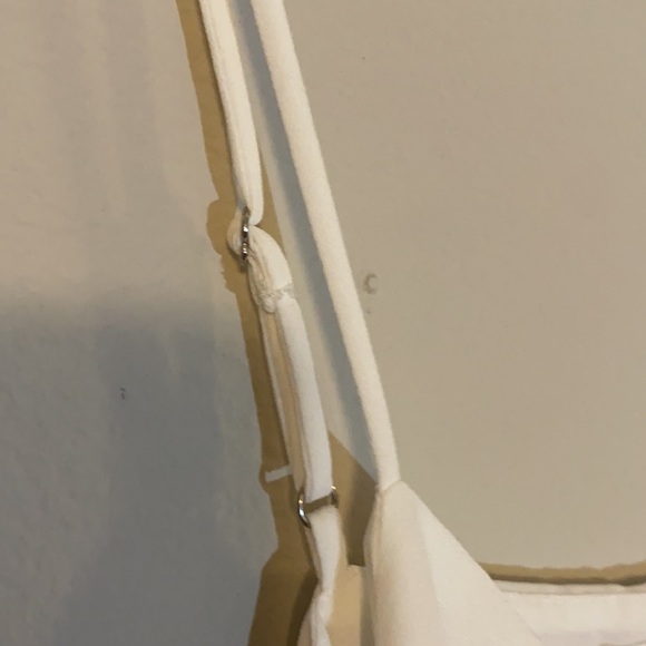 White flowy tank top perfect for spring - Picture 5 of 6